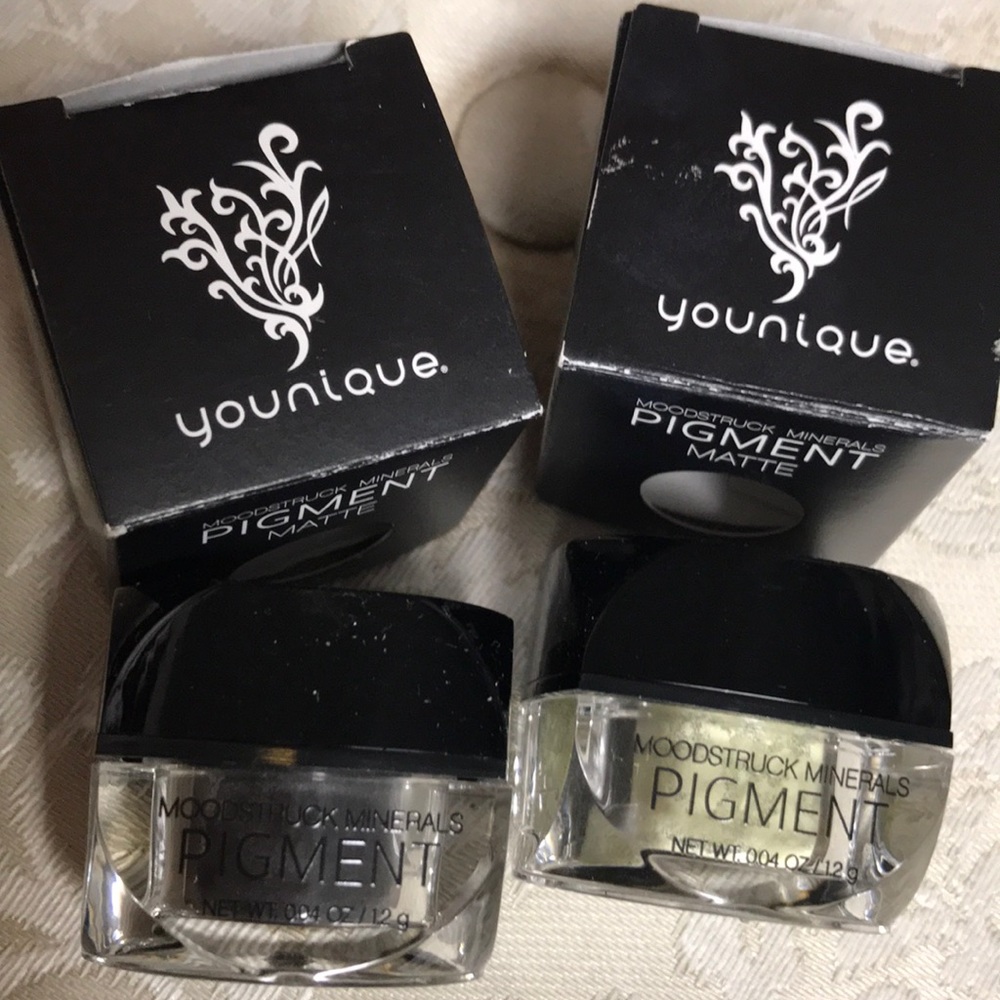Younique Moonstruck Minerals Eye Pigments